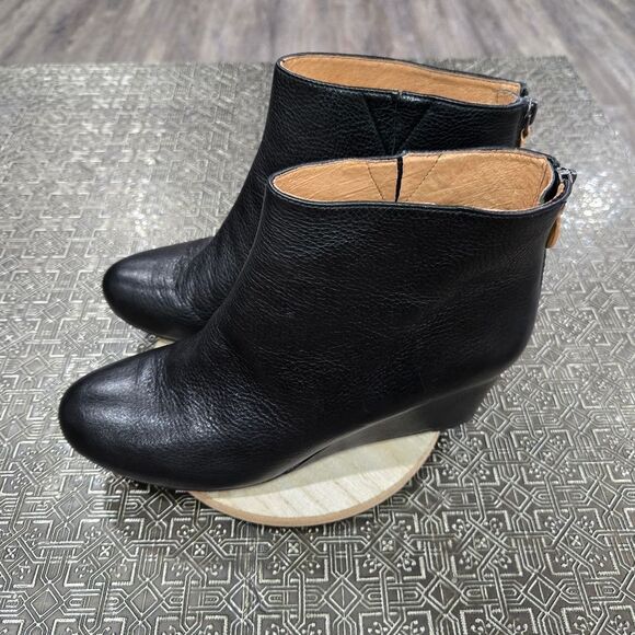 🐢 Kenneth Cole Gentle Souls Size 8.5 Black Leather Wedge Booties - Picture 6 of 13